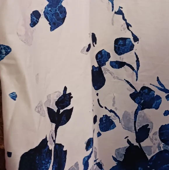 Woman's Cold Shoulder Top with Lace Detail - Picture 2 of 8